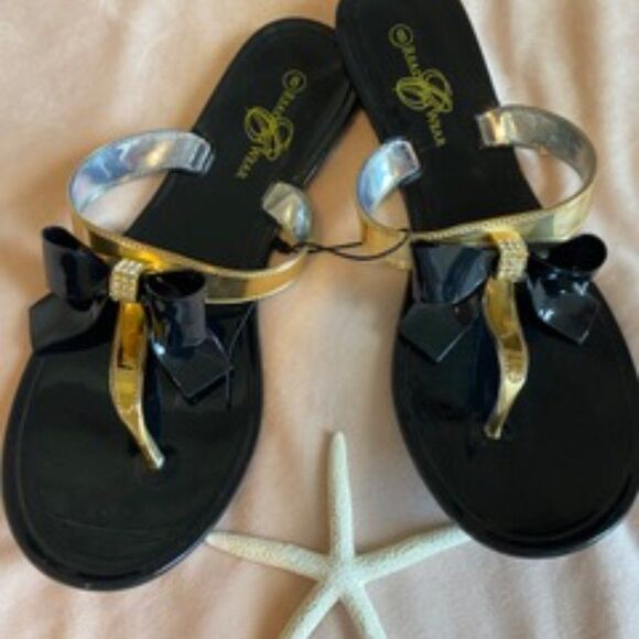 SANDALS WITH BOW AND CRYSTAL ACCENTS BY READY TO WEAR IN BLACK AND GOLD … - Picture 4 of 11